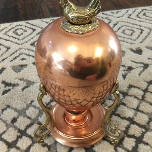 Sur la table egg steamer